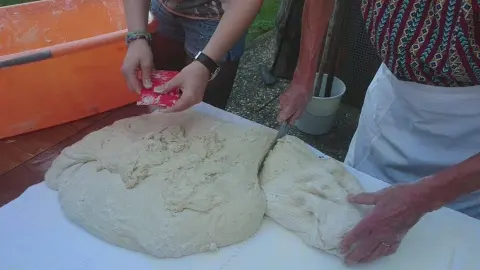 Traditionelles Brot backen – Bild 19